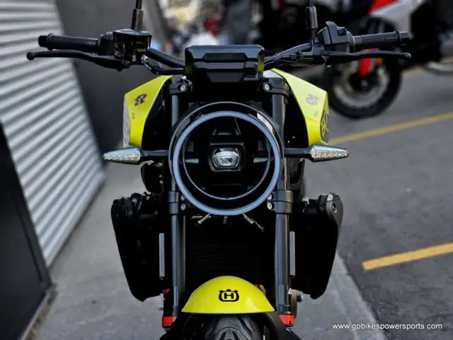 2025 Husqvarna Vitpilen 801 DEMO in Street, Cruisers & Choppers in Oshawa / Durham Region - Image 11