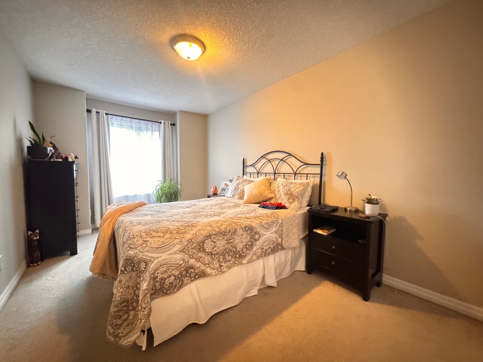 Executive 3 Bedroom, 2.5 Bathroom Condo in Doon, Kitchener! (Uni 3