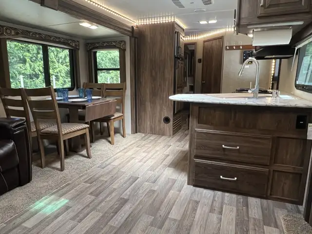 2017 KEYSTONE COUGAR 327RESWE (FINANCING AVAILABLE) in Travel Trailers & Campers in Winnipeg - Image 6