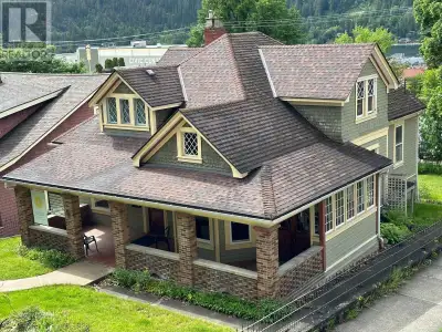 Beautiful Downtown Nelson designated Heritage Home situated at the end of historic Baker Street. Cla...