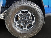 This Jeep Gladiator has a dependable Regular Unleaded V-6 3.6 L/220 engine powering this Automatic t... (image 9)