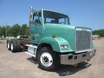 1993 Freightliner FL112 cab & chassis, Cummins N14 350HP Engine, Eaton Fuller 10 speed manual transm...