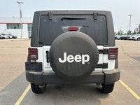 3.6L V6 engine with manual transmission - 4x4 drive for all-terrain capability - Cloth interior with... (image 5)