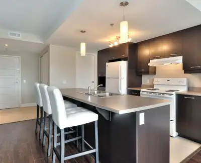 4 et 1/2 unités avec stationnement extérieur à 1900$ disponible pour le 1er mars 2026 UNITÉS RÉCENTE...