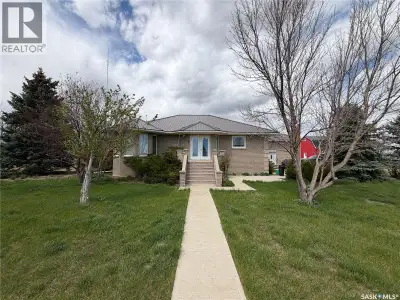 Welcome to the ultimate country lifestyle at the Kolody Acreage. This exceptional property blends ru...