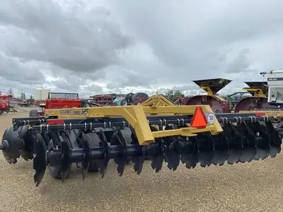 Kello-Bilt 325 - 14' Offset Breaking Disc Looking for an easy-to-use and heavy-duty disc harrow? Loo...