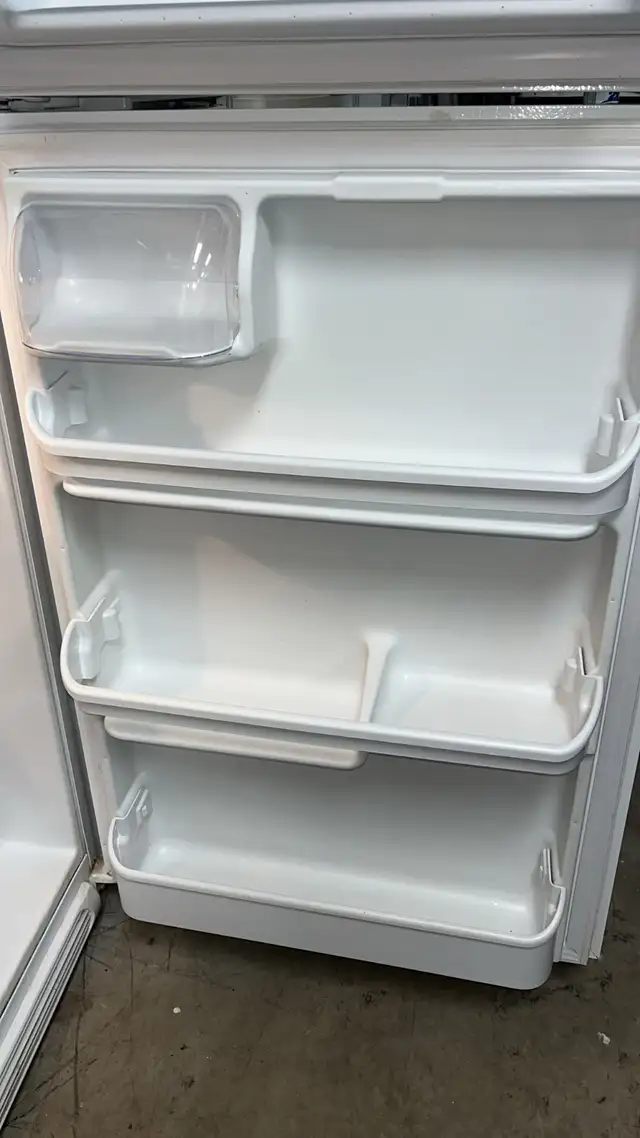 Frigidaire 30” Very Clean Fully Tested  30-Day Warranty in Refrigerators in Kitchener / Waterloo - Image 7