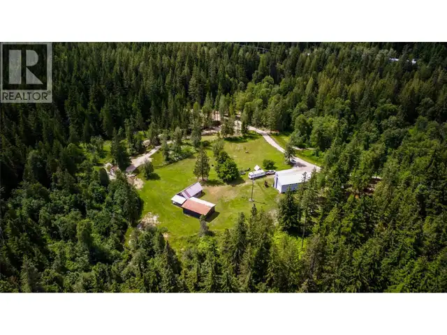 1750 Highway 23 South Highway S Revelstoke, British Columbia in Houses for Sale in Revelstoke - Image 2