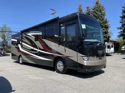 This 2023 Kountry Star 3717 Motorhome Your Ultimate Home on Wheels! Experience the pinnacle of luxur...