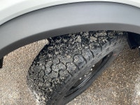 HARD TOP! TRAILER TOW PACKAGE! HEATED VINYL FRONT SEATS! REMOTE START! 12" TOUCHSCREEN WITH APPLE CA... (image 9)