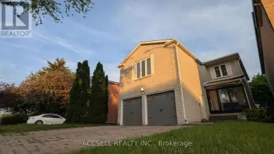 Opportunity to purchase a detached two storey property in a highly desirable and established neighbo...