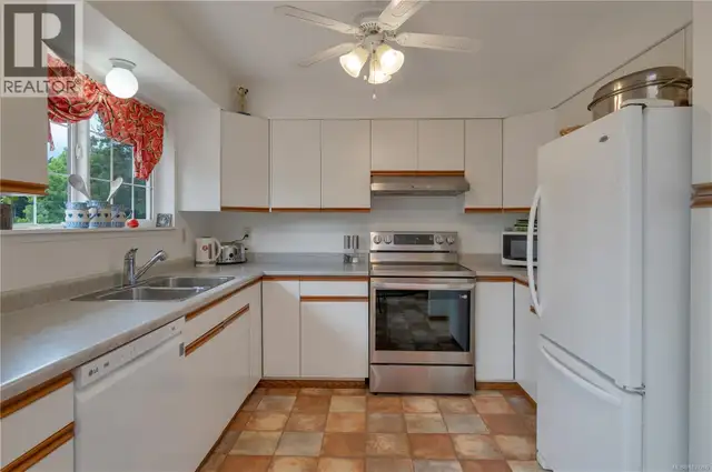 755 Kit Cres Campbell River, British Columbia in Houses for Sale in Campbell River - Image 13
