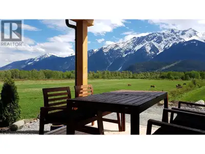 Situated on the "Street of Dreams," this 20-acre sun-drenched estate offers an unparalleled blend of...