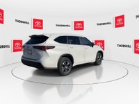 Thornhill Toyota Proudly Presents This White 2024 Toyota Highlander Hybrid with XLE AWD Package, Fea... (image 8)
