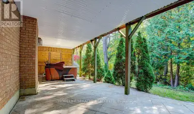the b This 1220 sq ft large and bright bsmt apartment With a walk out door leading to the backyard ....