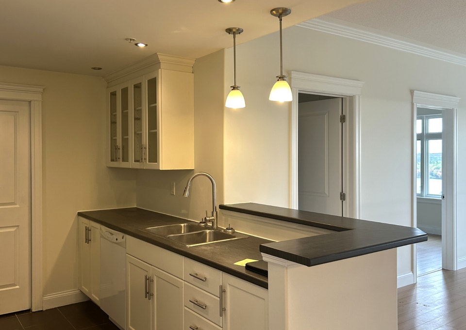 2 bedrooms/ 2 bathroom/ Panoramic View 2