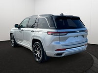 This 2025 JEEP GRAND CHEROKEE SUMMIT 4X4 has the following options Palermo Leather Seats, Dual-Pane... (image 3)