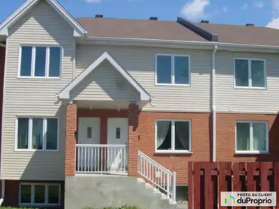 Traduction automatique **Condo moderne à vendre - Découvrez cet élégant condo lumineux de 3 chambres...