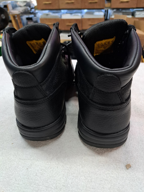 SKECHERS -RELEAXED FIR - STEEL TOE WORK BOOTS - SIZE 10.5 in Men's Shoes in Red Deer - Image 4