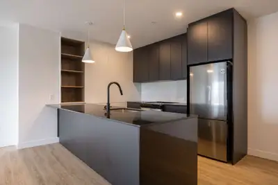 Situé directement sur le chemin Sainte-Foy, dans le secteur Saint-Sacrement, le projet Kozi offre de...