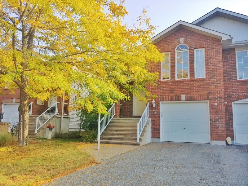 Two Bedroom Townhome + Den / End Unit / Backyard/ Gas Fireplace Long