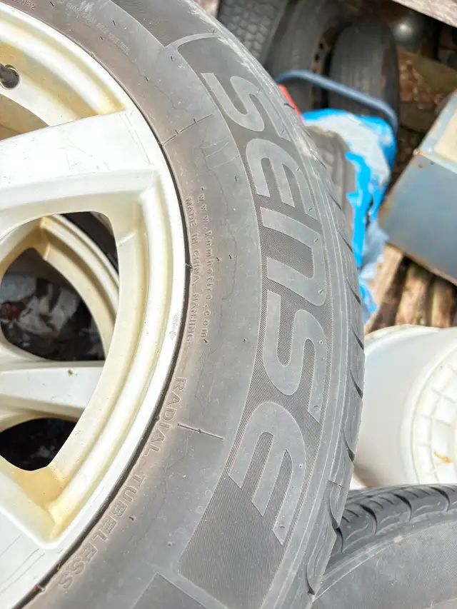 2012 Volvo XC70 aluminum rims and tires, Kumho 225-65-17 in Tires & Rims in Kitchener / Waterloo - Image 7