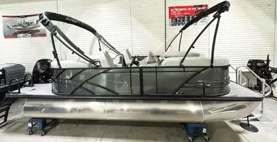 2025 SYLVAN X1 – PC2108 – Carbon The Sylvan Mirage X1 is the epitome of a performance pontoon, blend...