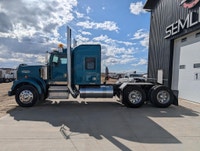 WOW!!! 2002 Kenworth W900B Heavy Spec Tandem with Signature 600! Huge work orders completed in our f... (image 7)