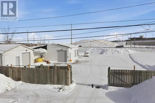 2 - 1215 RAINBOW STREET Ottawa, Ontario in Commercial & Office Space for Rent in Ottawa - Image 3