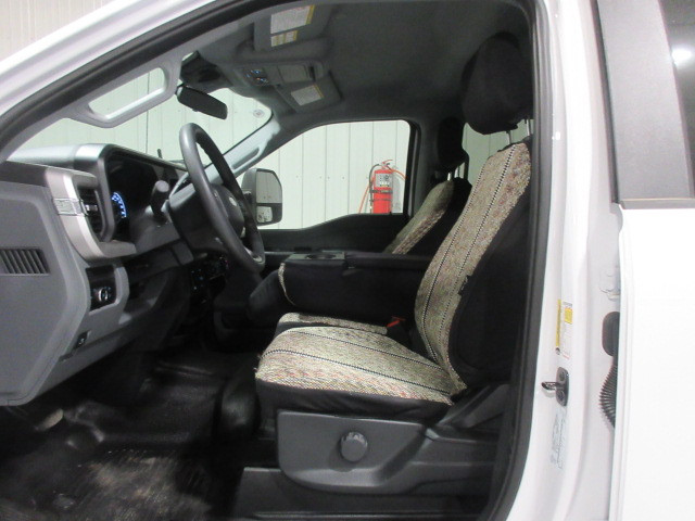 2025 F350 Crew Cab 4X4 Gas Deck Truck in Cars & Trucks in Edmonton - Image 3