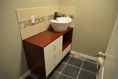 Spacious Basement Room / Private Bath in Montgomery NW
