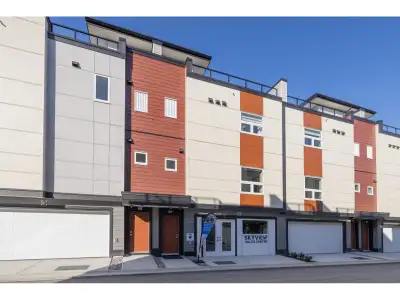 ROOFTOP DECKS engineered for hot tubs w/ Mnt/River/Valley views! SKYVIEW Townhomes. Where modern des...