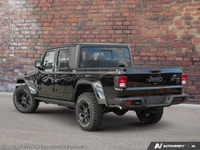 This Jeep Gladiator boasts a Regular Unleaded V-6 3.6 L/220 engine powering this Automatic transmiss... (image 3)