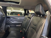 **MONTH-END SPECIAL!!! ****FORMER DAILY RENTAL** FEATURING : AWD, PANORAMIC ROOF, 7 PASSENGER SEATIN... (image 8)