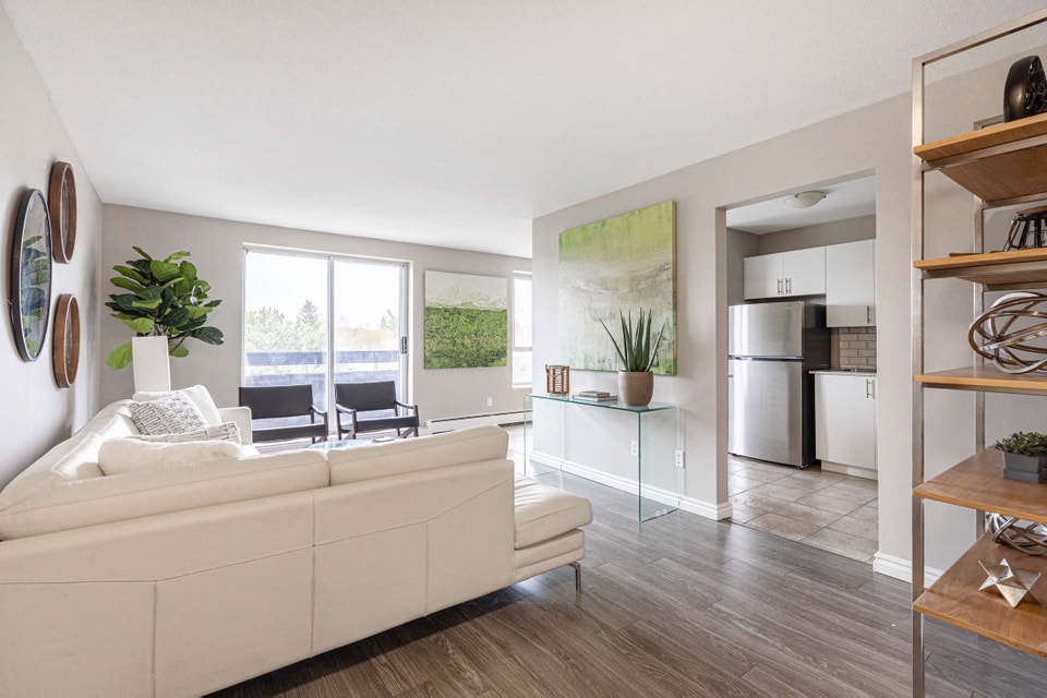 Spacious 1 Bed Apartment in Kitchener for Rent Heat/Water Incl. 4