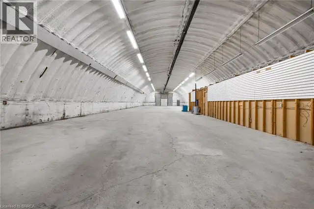 389 PARIS Road Unit# C Brantford, Ontario in Commercial & Office Space for Rent in Brantford - Image 5