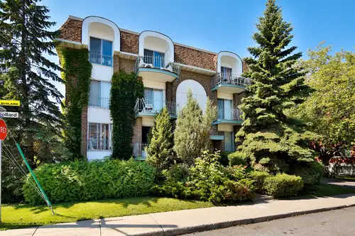 3 1/2 au concept unique situé dans le Vieux-Longueuil dans un immeuble bien entretenu de 16 logement...