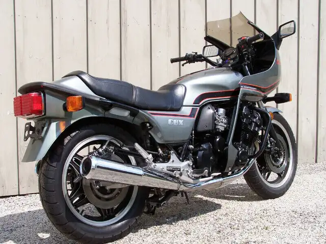 VTX 1800 "N"Titainium  2005  high mileage in Street, Cruisers & Choppers in Hamilton - Image 8