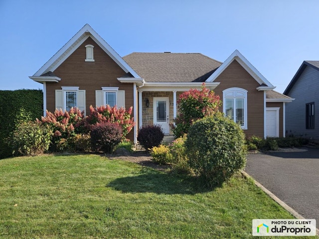 $549,900 - Bungalow for sale in Levis — photo 1