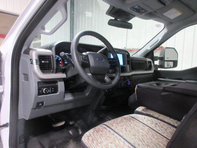2025 F350 Crew Cab 4X4 Gas Deck Truck in Cars & Trucks in Edmonton - Image 4