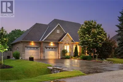 Welcome to 95 Cobblestone Place, a magical bungalow retreat nestled into Rockwood’s most exclusive n...