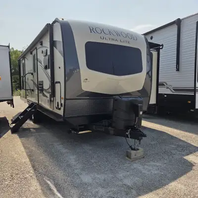 EXCELLENT LOCAL TRADE THAT JUST ARRIVED, 2019 ROCKWOOD ULTRALITE 2608BS! THIS IS A PERFECT COUPLES L...