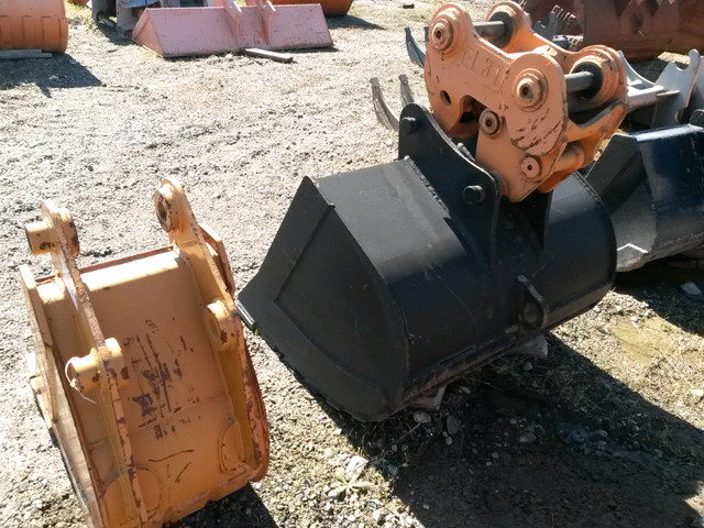 EX60, EX75 excavator quick attach and new clean-up bucket. in Heavy Equipment Parts & Accessories in Kamloops - Image 4