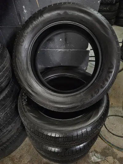 Very nice set of Yokohama Avid GT Bluearth all season tires. 225/60/18 9/32nd tread remaining #3915