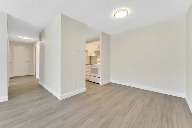 Kingston 2 Bedroom Apartment for Rent: in Long Term Rentals in Kingston - Image 6