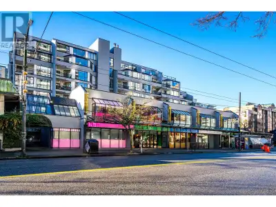 INVESTOR ALERT !PRIME LOCATION in Downtown Vancouver, one of the most famous and prestigious shoppin...