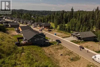 Have you been dreaming of living right at the premier Aberdeen Glen Golf Course? Then you don't want...