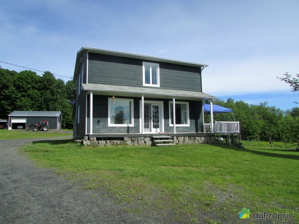 $749,000 - Acreage / Hobby Farm / Ranch in St-Benoit-Labre — photo 1