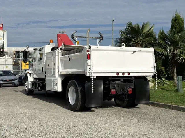 2008 International DuraStar 4300 with Amco Veba Crane and 8 Foot in Heavy Trucks in Regina - Image 9