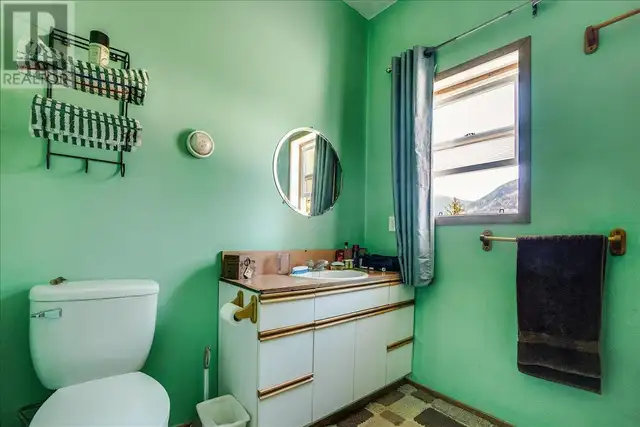 7465 Broadwater Road Castlegar, British Columbia in Houses for Sale in Nelson - Image 23